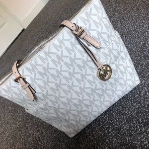 Mk Michael Kors purse.